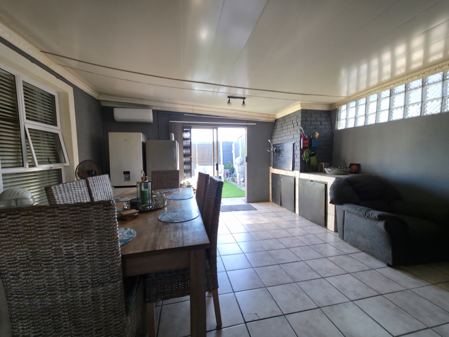 3 Bedroom Property for Sale in Electric City Western Cape